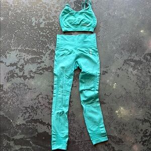 Gymshark Green Form-Fitting Leggings & Top Set